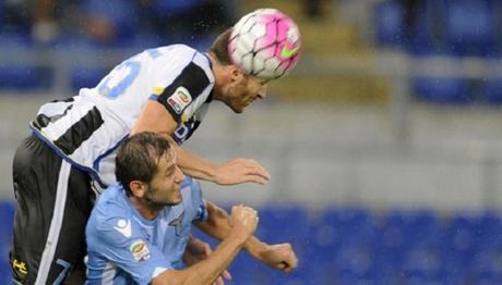 Calciatori a rischio demenza precoce: troppi colpi causano danni cerebrali Calciatori a rischio demenza precoce: troppi colpi causano danni cerebrali