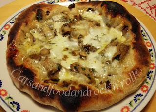 Giocando con gli impasti per la pizza #2: al piatto con farine Mulino Marino, 72% di idratazione Giocando con gli impasti per la pizza #2: al piatto con farine Mulino Marino, 72% di idratazione