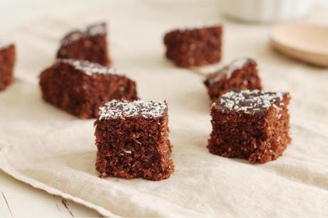 Quadrotti al caffè con cacao e cocco Quadrotti al caffè con cacao e cocco