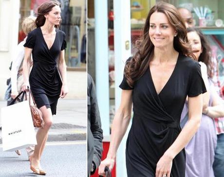 FASHION ICON// Kate Middleton fa shopping indossando un abito Issa