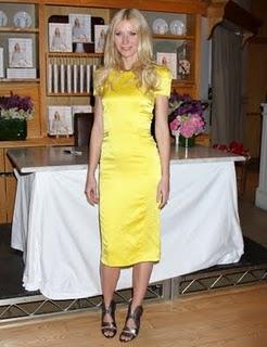 Gwyneth Paltrow autografa libri tutta in yellow