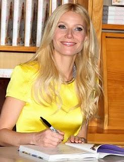 Gwyneth Paltrow autografa libri tutta in yellow