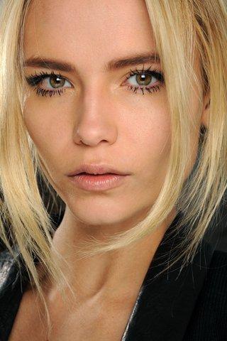 Do’sDon’ts: Spider lashes.