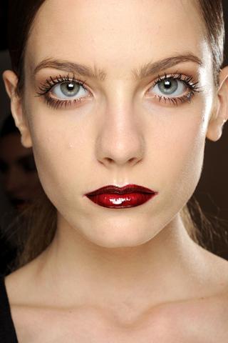 Do’sDon’ts: Spider lashes.