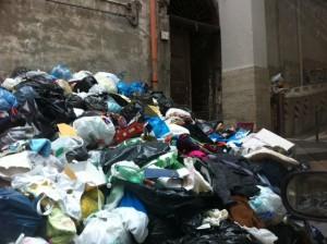 Monnezza Napoli 500 metri di monnezza…