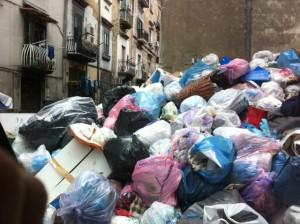 Monnezza Napoli 500 metri di monnezza…