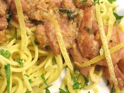 UN GAMBERO, LA SUA SCIARPA E LA PUPATTOLA BALLA - UNA SORPRESA CHE NON TI ASPETTI - TAGLIOLINI LIMONINI CON RAGU' DI PESCE ALL'AGRO E CREMA DI SCAMPI