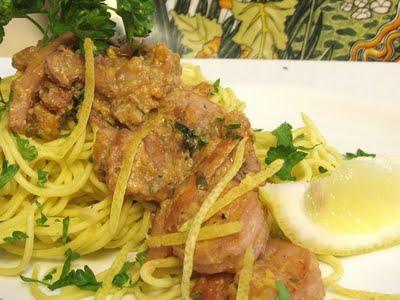 UN GAMBERO, LA SUA SCIARPA E LA PUPATTOLA BALLA - UNA SORPRESA CHE NON TI ASPETTI - TAGLIOLINI LIMONINI CON RAGU' DI PESCE ALL'AGRO E CREMA DI SCAMPI