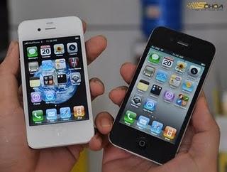 White-iPhopne4-vs-Black-iPhone4-3 White iPhopne4 vs Black iPhone4 3 Store online down: In arrivo iPhone 4 bianco!