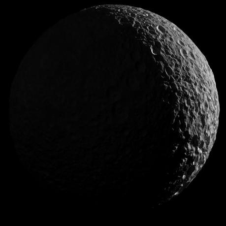 Il saluto di Cassini a Mimas Il saluto di Cassini a Mimas