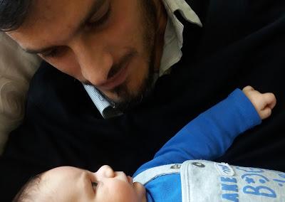 Quando dormivo senza pigiama, non godevo ancora di questo panorama. Ohibò, c'è un papà nel mio letto! Non vorrei dare un giudizio affrettato ma sembra quello praticamente perfetto. Mamme, polpette, domeniche indaffarate e sentori di sviolinate Quando dormivo senza pigiama, non godevo ancora di questo panorama. Ohibò, c'è un papà nel mio letto! Non vorrei dare un giudizio affrettato ma sembra quello praticamente perfetto. Mamme, polpette, domeniche indaffarate e sentori di sviolinate