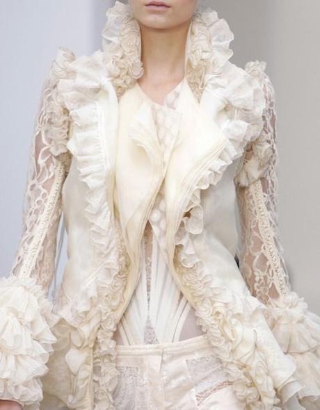 TREND ALERT: FRILLS & RUFFLES TREND ALERT: FRILLS & RUFFLES