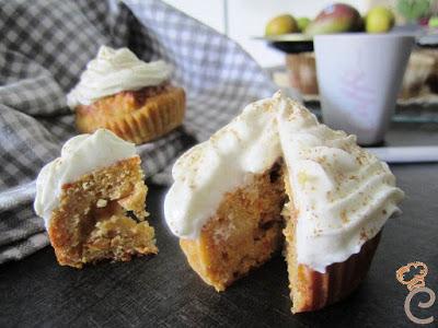 Carrots cupcakes di orzo con creamcheese al cioccolato bianco Carrots cupcakes di orzo con creamcheese al cioccolato bianco