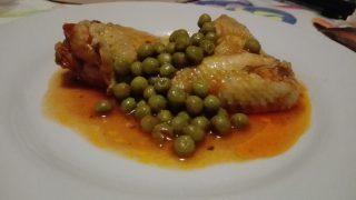 Ali di pollo in umido con piselli Ali di pollo in umido con piselli