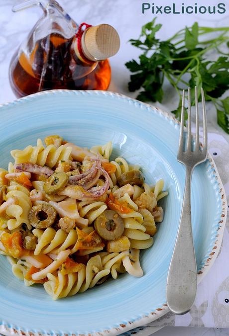Eliche con Rana Pescatrice, Calamaretti, Ciliegini Gialli e Olive di Cerignola Eliche con Rana Pescatrice, Calamaretti, Ciliegini Gialli e Olive di Cerignola