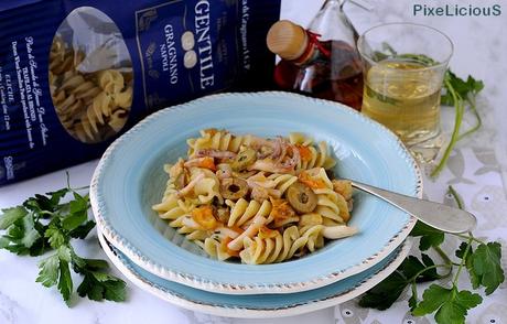 Eliche con Rana Pescatrice, Calamaretti, Ciliegini Gialli e Olive di Cerignola Eliche con Rana Pescatrice, Calamaretti, Ciliegini Gialli e Olive di Cerignola