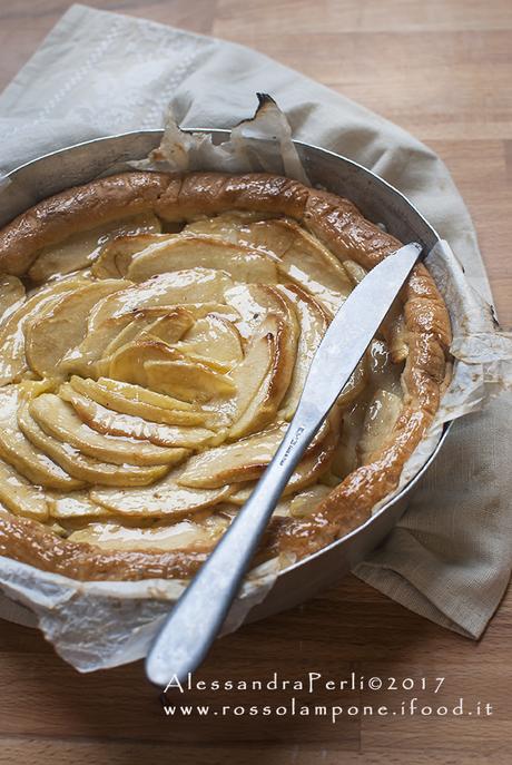 CROSTATA DI MELE ALL’AVENA E CARDAMOMO CROSTATA DI MELE ALL’AVENA E CARDAMOMO