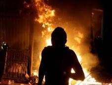 parlamento paraguaiano stato incendiato durante protesta
