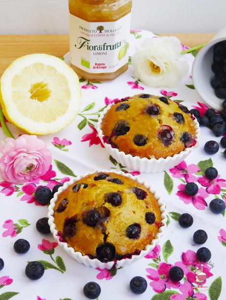 Tortine alle mandorle, limone e mirtilli Tortine alle mandorle, limone e mirtilli