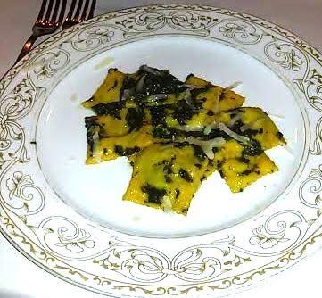 Ravioli con i rosolacci e formaggio di fossa Ravioli con i rosolacci e formaggio di fossa