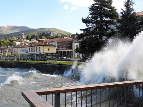 Buongiorno con la foto del giorno di Candido Quatrale, “Onde e vento sul lungolago di Luino” 17990577 10209272039622969 1917014914056882232 o