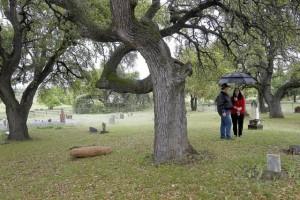 Aurora, 120 anni fa il primo “UFO crash” della storia? IL CIMITERO DI AURORA
