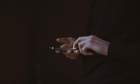 Salute, l’uso scorretto cellulare causa tumori al cervello. Inail condannata dal tribunale di Ivrea Salute, tribunale riconosce nesso tra uso scorretto cellulare e sviluppo di tumore al cervello