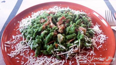 Spätzle verdi agli spinaci con speck e ricotta salata Gnocchetti tirolesi