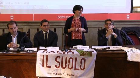 Giornata Mondiale della Terra: Legambiente in piazza a sostegno della campagna #salvailsuolo Legambiente, nella Giornata Mondiale della Terra, in piazza a sostegno della campagna #salvailsuolo