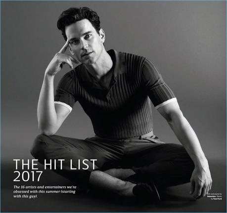 Matt Bomer veste Zegna, Ferragamo, Louis Vouitton e Tom Ford Davanti e al centro, Matt Bomer indossa una camicia e pantaloni da Valentino con le scarpe Tom Ford.