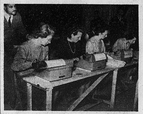 Tutti pazzi per Piera Bollito, campionessa di dattilografia Tutti pazzi per Piera Bollito, campionessa di dattilografia