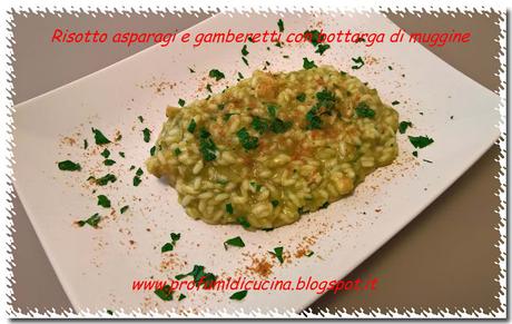 Risotto asparagi e gamberetti con bottarga di muggine Risotto asparagi e gamberetti con bottarga di muggine
