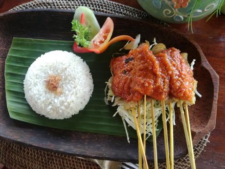 Bali, itinerario di viaggio di 12 giorni e consigli Satay bali food