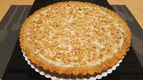 Crostata alle mandorle con farina di soia e meringata, ricetta di riciclo Crostata alle mandorle con farina di soia e meringata, ricetta di riciclo