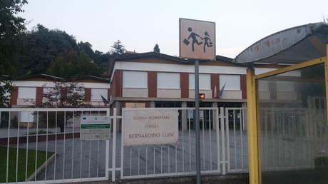 “Questo è lo stato a dir poco pietoso dei bagni della palestra della scuola elementare di Luino” “Questo è lo stato a dir poco pietoso dei bagni della palestra della scuola elementare di Luino”