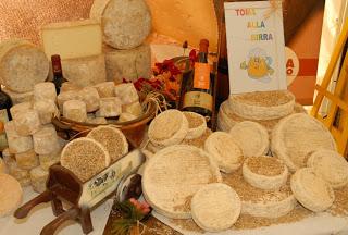 TORINO. La Mostra Regionale della toma di Lanzo e dei formaggi d’alpeggio ad Usseglio volano del turismo locale. TORINO. La Mostra Regionale della toma di Lanzo e dei formaggi d’alpeggio ad Usseglio volano del turismo locale.