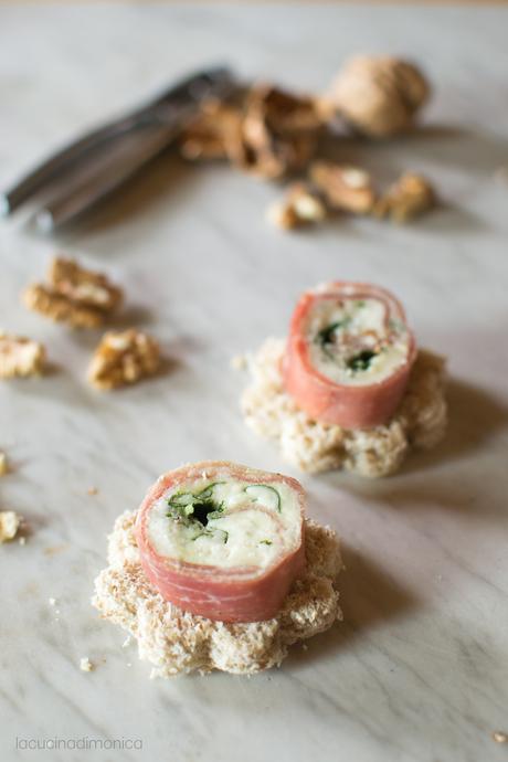UN,DUE, TRE ROLLER CON SALUMI,CREMA DI FORMAGGIO E VERDURE UN,DUE, TRE ROLLER CON SALUMI,CREMA DI FORMAGGIO E VERDURE