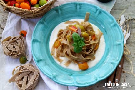 Pasta Integrale ai 4 Pomodori su Fonduta di Mozzarella Bufala Pasta Integrale ai 4 Pomodori su Fonduta di Mozzarella Bufala