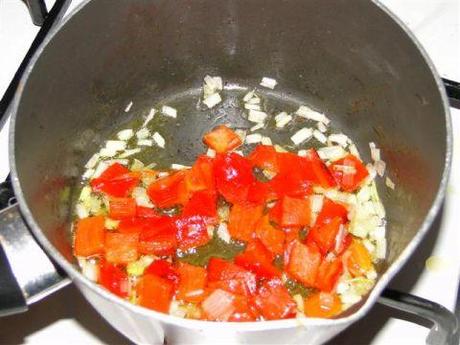 Lenticchie al rosmarino con crostone ai peperoni e salsiccia