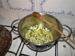 Risotto agli asparagi con dadolata di peperoni e zucchinette croccanti