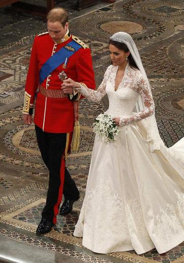 Lunga vita al Duca e alla Duchessa di Cambridge, SAR William Arthur Philip Louis Mountbatten-Windsor e SAR Catherine Elizabeth, nata Miss Middleton.