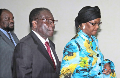 Robert Mugabe vìola i diritti umani, ma è invitato alla cerimonia di beatificazione di Wojtyła