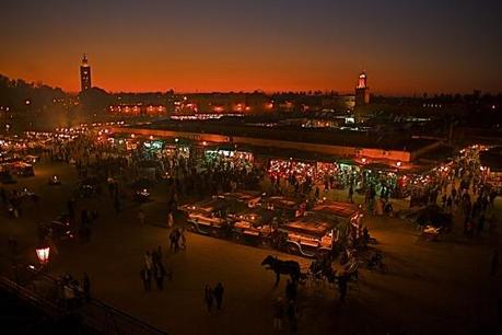 Marrakech: serata di raccoglimento e preghiera sulla Place Jemaa El Fna.