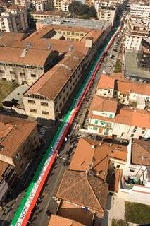 PRATO NON DEVE CHIUDERE: una storia d'amore di un ex imprenditore tessile PRATO NON DEVE CHIUDERE: una storia d'amore di un ex imprenditore tessile