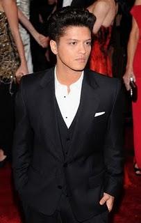 Janelle Monáe e Bruno Mars in Dolce & Gabbana al Met Gala 2011 Janelle Monáe e Bruno Mars in Dolce & Gabbana al Met Gala 2011