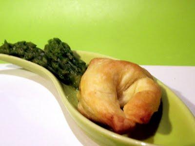 Finti tortellini asparagi e ricotta per un aperitivo finger food