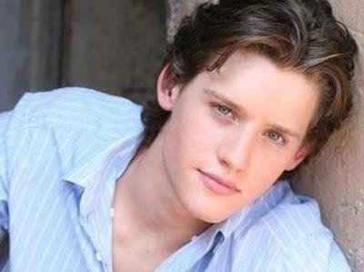 Luke Kleintank: the real hunk! Luke Kleintank: the real hunk!