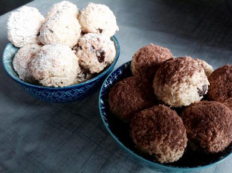 Biscotti al cocco e scaglie di cioccolato al profumo di arancia Biscotti al cocco e scaglie di cioccolato al profumo di arancia