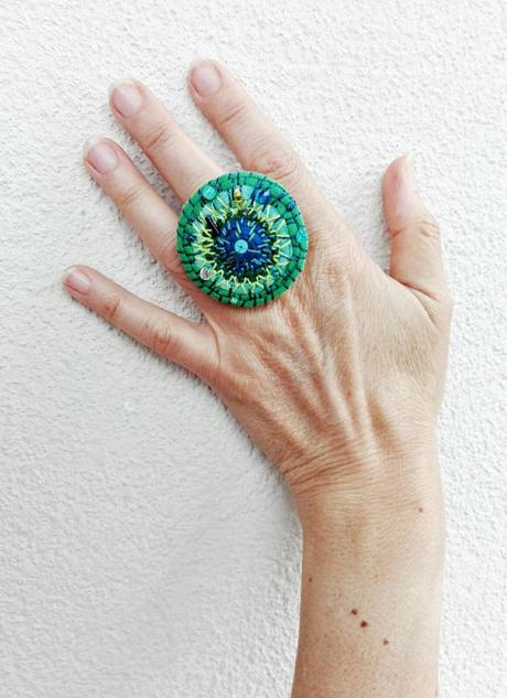 Verde e azzurro... tra le dita Verde e azzurro... tra le dita