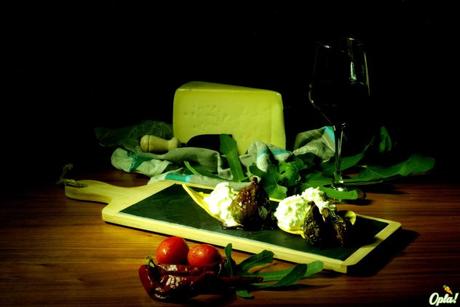 Spuma di formaggio Asiago DOP con fichi caramellati e polenta croccante Spuma di formaggio Asiago DOP con fichi caramellati e polenta croccante